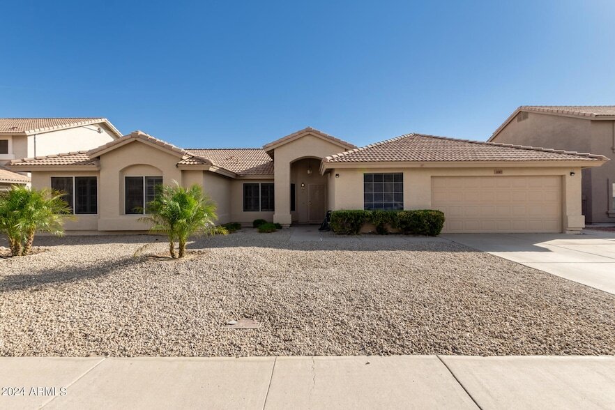 7617 W Country Gables Dr in Peoria, AZ - Building Photo