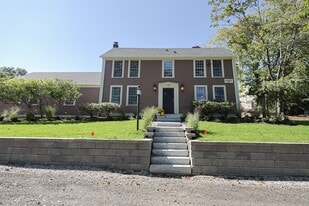 144 Old Connecticut Path in Framingham, MA - Building Photo