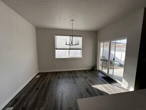 121 N Independence Way in Saratoga Springs, UT - Building Photo - Building Photo