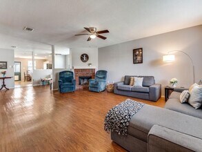 8406 Beachplum Way in Arlington, TX - Building Photo - Building Photo