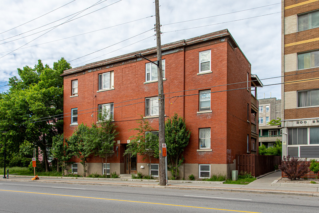 206 Bronson Ave in Ottawa, ON - Building Photo