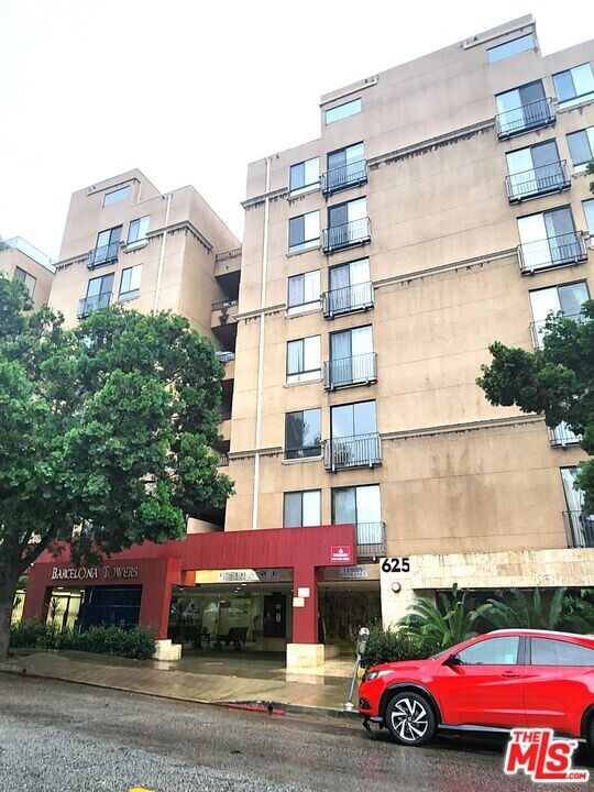 625 S Berendo St in Los Angeles, CA - Building Photo