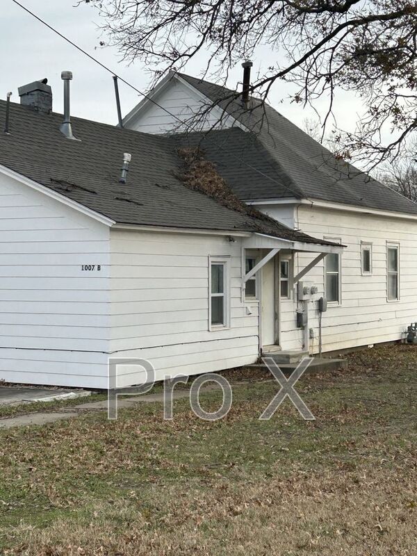 property at 1007 E Madison St