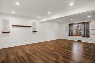 235 Ridge Dr in Dekalb, IL - Building Photo - Building Photo