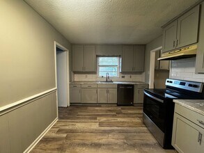 406 Garden Homes Cir in Montgomery, AL - Building Photo - Building Photo