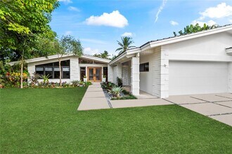 2132 Middle River Dr in Fort Lauderdale, FL - Building Photo - Building Photo