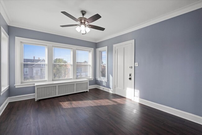 6018 W Addison St in Chicago, IL - Foto de edificio - Building Photo