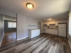 503 James Ct, Unit D in Glendale Heights, IL - Foto de edificio - Building Photo