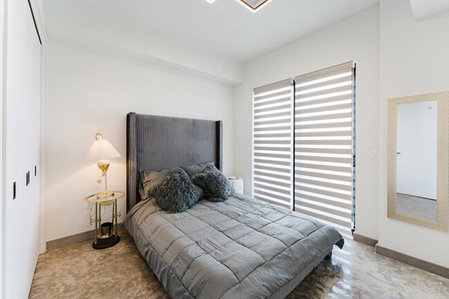 2750 Griffin Rd in Fort Lauderdale, FL - Building Photo - Building Photo