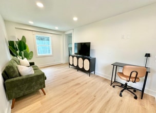 1313 Live Oak St in Savannah, GA - Foto de edificio - Building Photo