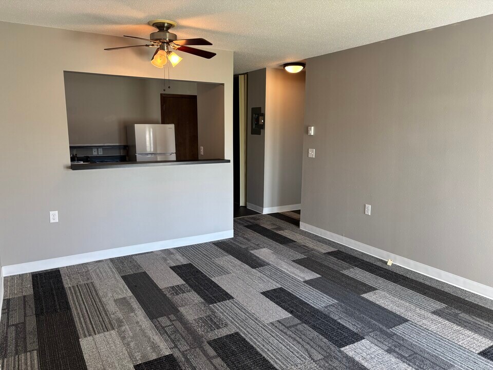 121 2nd St S, Unit Shyenne Apartments in Sheyenne, ND - Foto de edificio