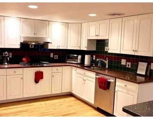 139 Fresh Pond Pky, Unit 1 in Cambridge, MA - Foto de edificio - Building Photo