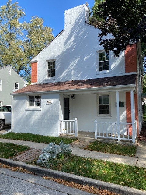 5594 Apricot Ct in Greendale, WI - Building Photo