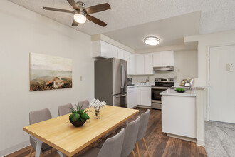 Greenbrier Apartments in Chula Vista, CA - Building Photo - Building Photo