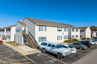 Oakbrook Terrace Apartments in Topeka, KS - Building Photo - Building Photo