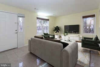 18000 Singing Pine Cir in Gaithersburg, MD - Building Photo - Building Photo