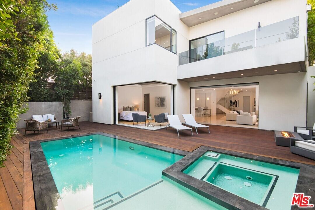 350 N Harper Ave in West Hollywood, CA - Building Photo