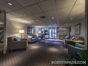 385 Massachusetts Ave, Unit 2 in Arlington, MA - Building Photo - Building Photo