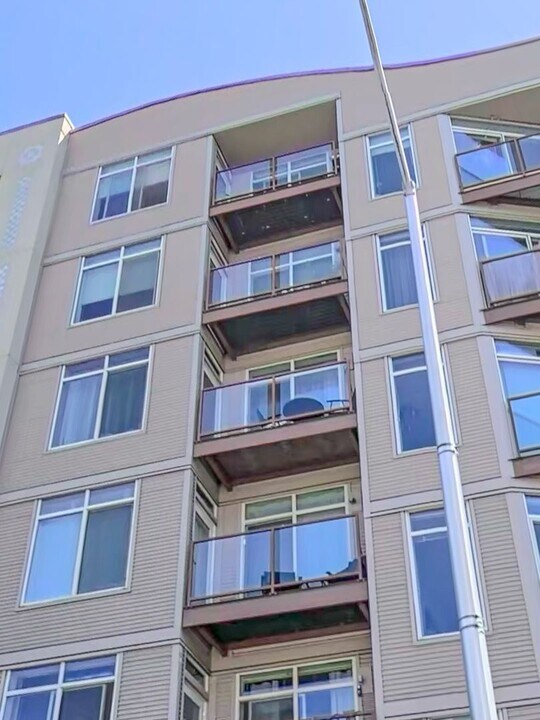 5650 24th Ave NW in Seattle, WA - Building Photo