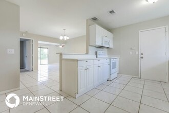 7517 Lyncrest St in North Port, FL - Foto de edificio - Building Photo
