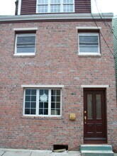 1918 Larkins Way in Pittsburgh, PA - Foto de edificio - Building Photo