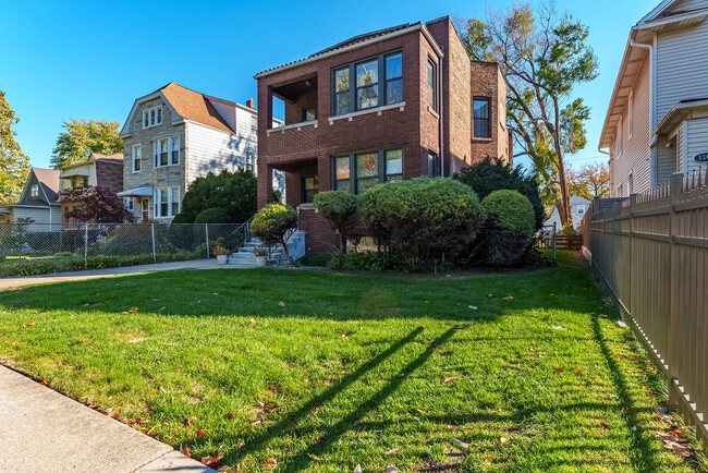 3345 N Keating Ave in Chicago, IL - Building Photo - Building Photo