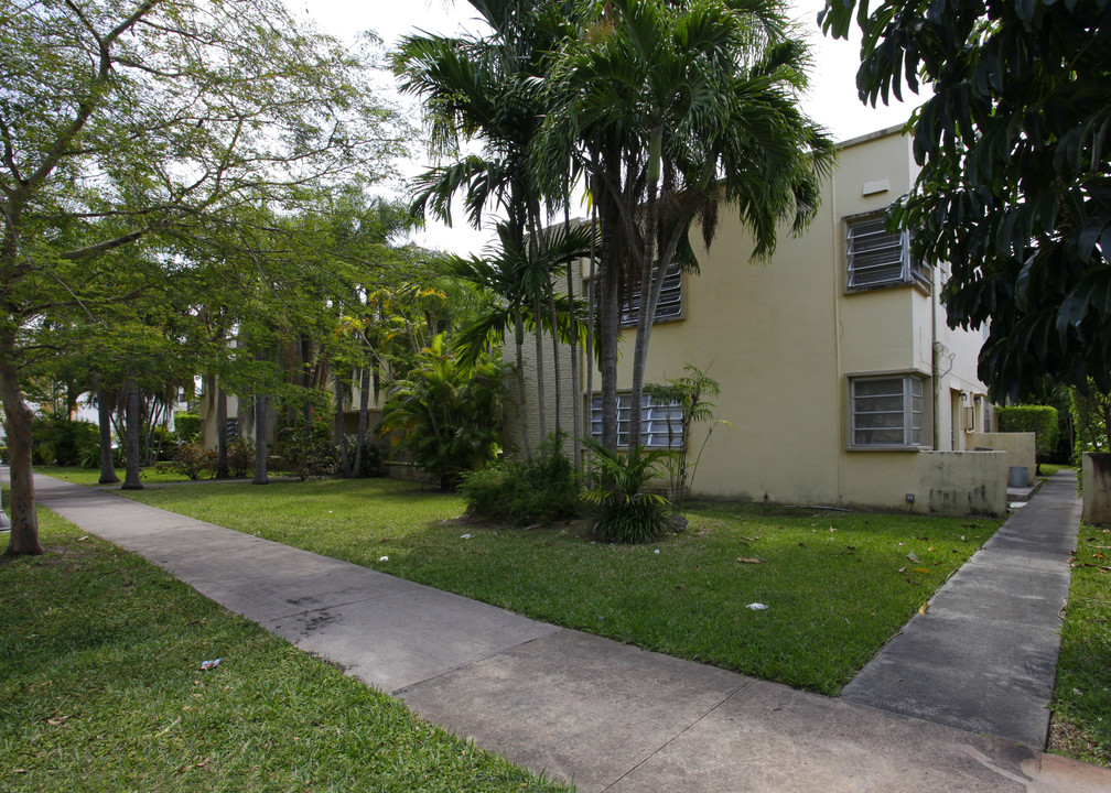 222 Zamora Ave in Coral Gables, FL - Building Photo