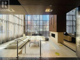 320 Richmond St E in Toronto, ON - Building Photo