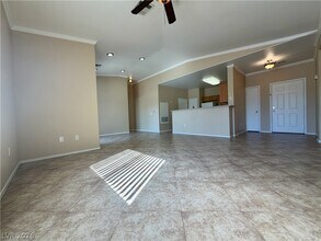 1001 Domnus Ln in Las Vegas, NV - Building Photo - Building Photo