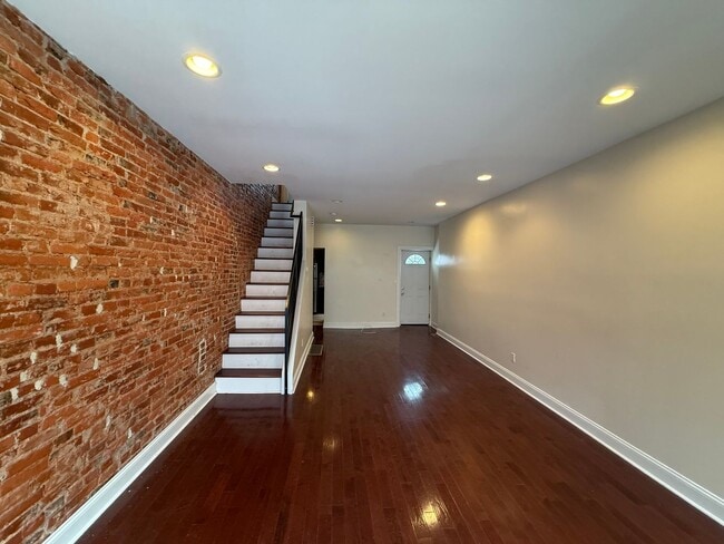 property at 2521 W Seybert St