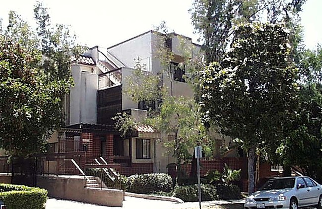 132 S Adams St in Glendale, CA - Building Photo - Building Photo