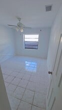 1305 NE 146th St, Unit 1 in Miami, FL - Foto de edificio - Building Photo