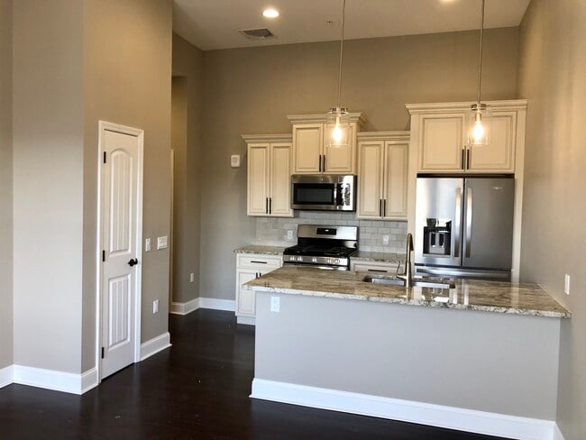 108 N Washington Ave, Unit 902