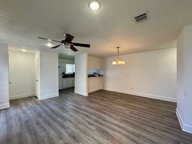 105 Romana Cir in Hewitt, TX - Building Photo - Building Photo