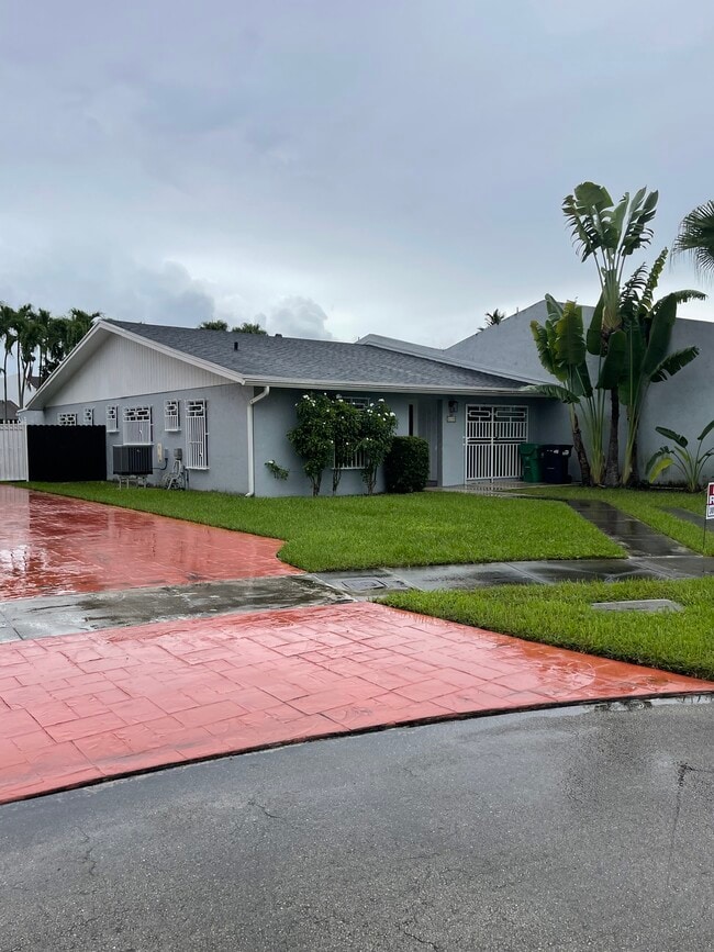 2435 SW 109th Ct