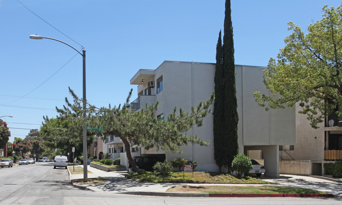 638 E Angeleno Ave in Burbank, CA - Building Photo