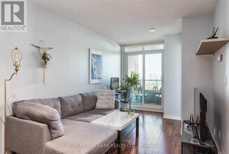 17 Barberry Pl in Toronto, ON - Building Photo - Building Photo