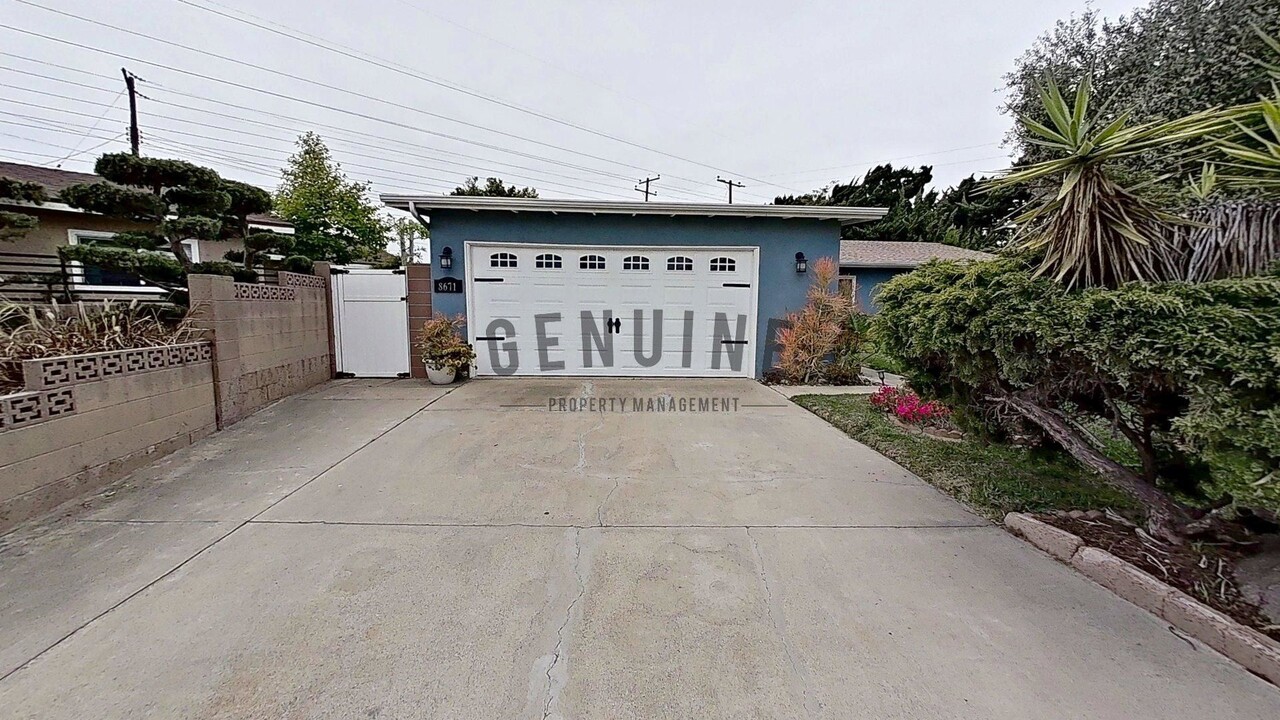8671 Kent Cir in Huntington Beach, CA - Building Photo