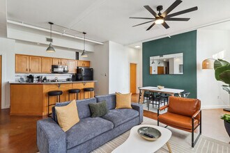 527 St Joseph St, Unit SI ID1265373P in New Orleans, LA - Building Photo - Building Photo