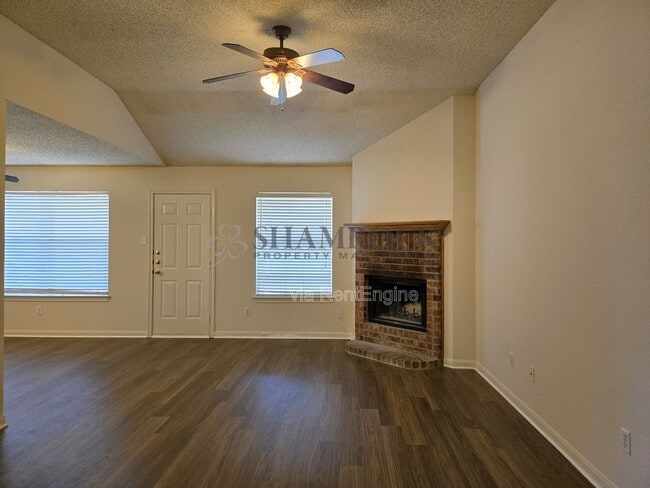 408 Connie Dr in Hewitt, TX - Building Photo - Building Photo