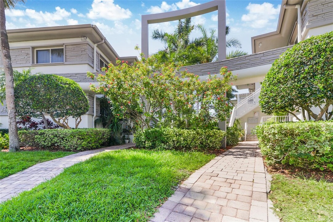 1142 99th St in Bay Harbor Islands, FL - Building Photo
