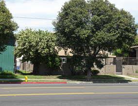 17921-17927 Roscoe Blvd in Northridge, CA - Building Photo - Building Photo