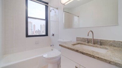 303 E 83rd St in New York, NY - Building Photo - Building Photo