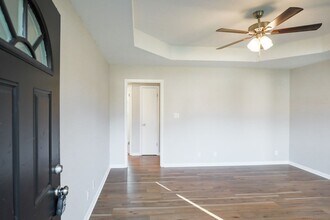 553 Lorie Ln in Clarksville, TN - Foto de edificio - Building Photo