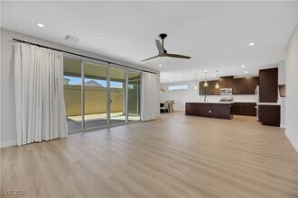 2611 Chance Canyon St in Henderson, NV - Foto de edificio - Building Photo