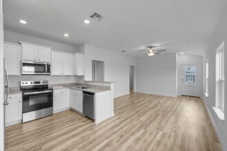 104 Paradise Cyn Dr in Jarrell, TX - Building Photo - Building Photo