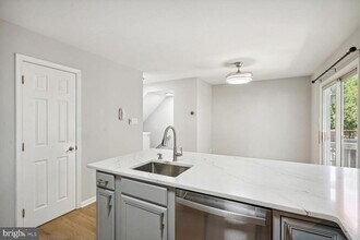 6146 Kendra Way in Centreville, VA - Building Photo - Building Photo