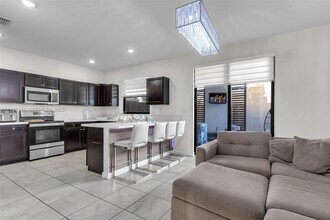 11413 SW 252nd St in Homestead, FL - Foto de edificio - Building Photo