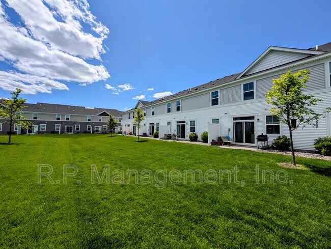 5023 Useppa Trl in Woodbury, MN - Building Photo - Building Photo