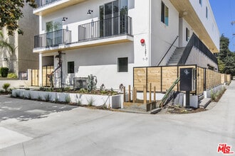 11241 Morrison St-Unit -1 in Los Angeles, CA - Building Photo - Building Photo